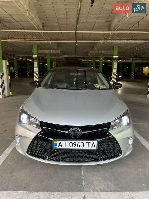 Седан Toyota Camry 2015 в Киеве