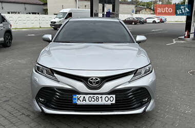 Седан Toyota Camry 2019 в Днепре