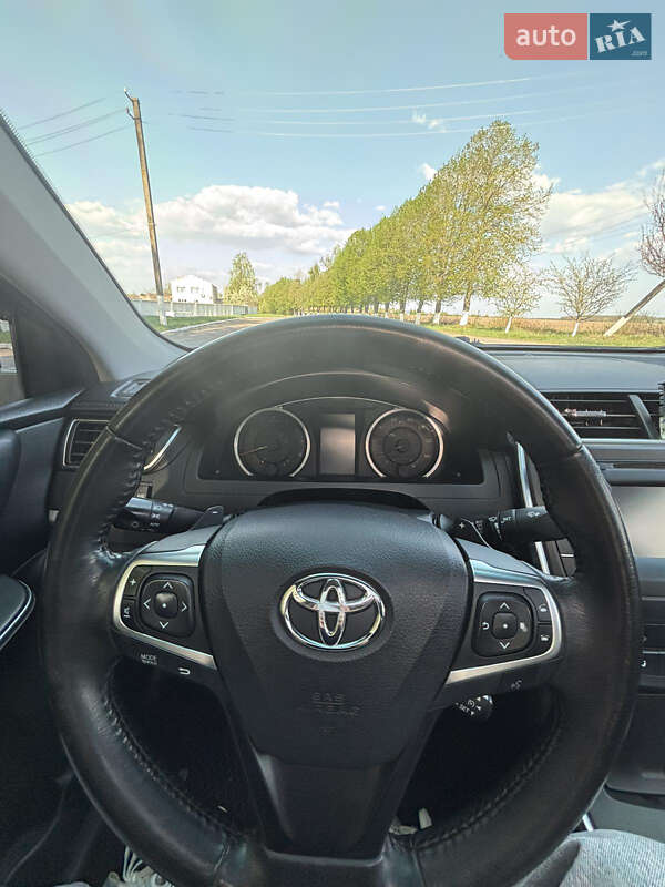 Седан Toyota Camry 2015 в Гайсине