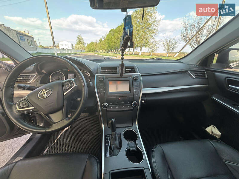 Седан Toyota Camry 2015 в Гайсине