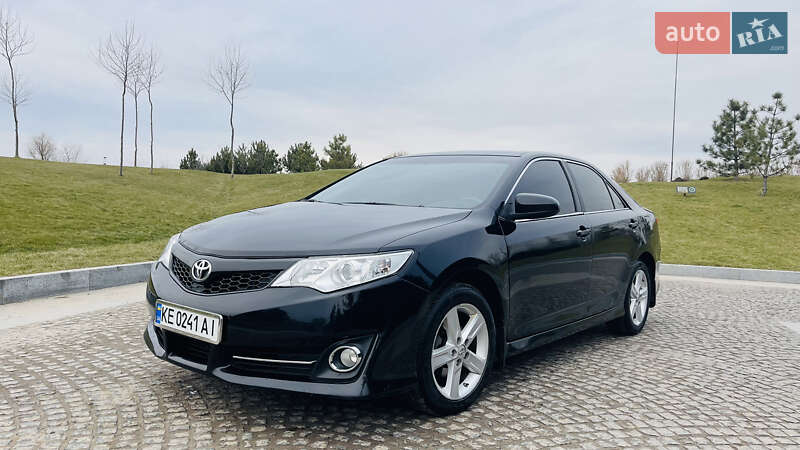 Седан Toyota Camry 2013 в 