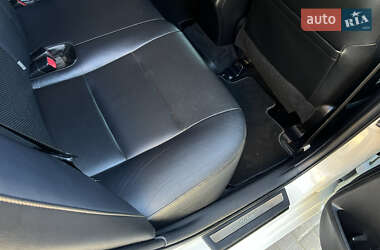 Седан Toyota Camry 2016 в 