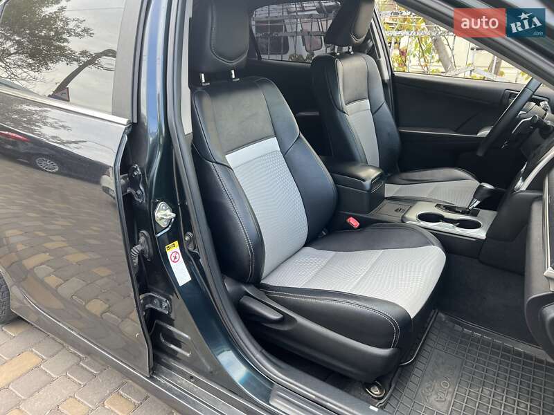 Седан Toyota Camry 2015 в Одессе
