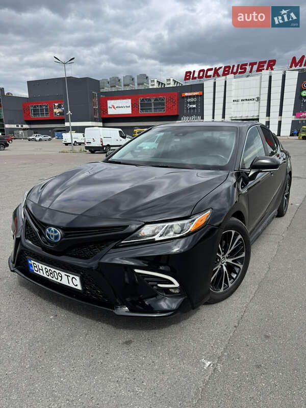 Седан Toyota Camry 2017 в Києві