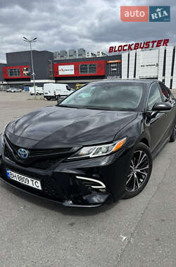 Седан Toyota Camry 2017 в 