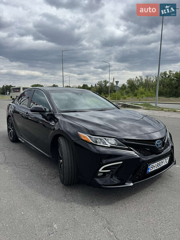 Седан Toyota Camry 2017 в Києві