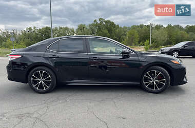 Седан Toyota Camry 2017 в 