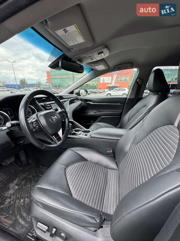 Седан Toyota Camry 2017 в Києві