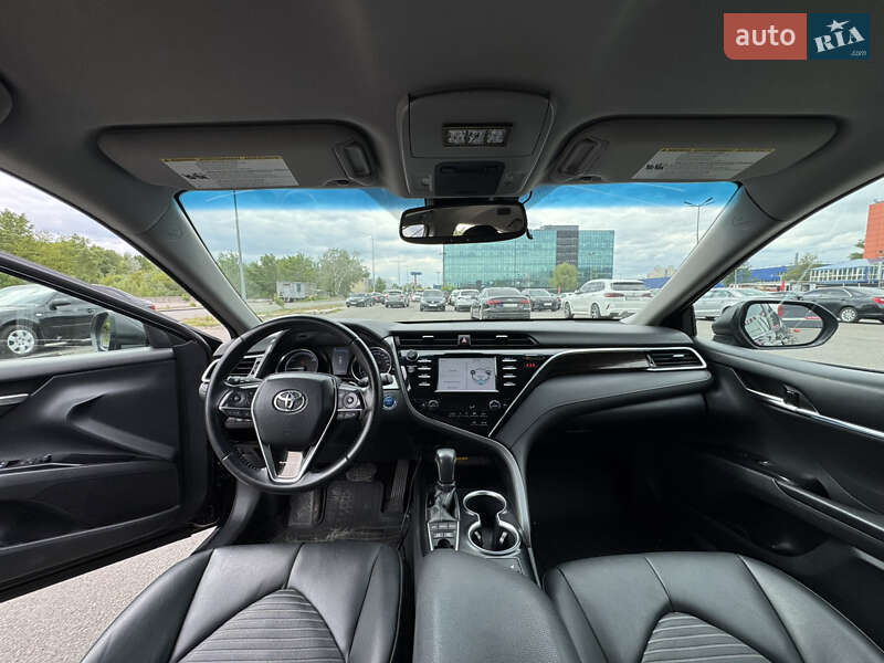 Седан Toyota Camry 2017 в Києві