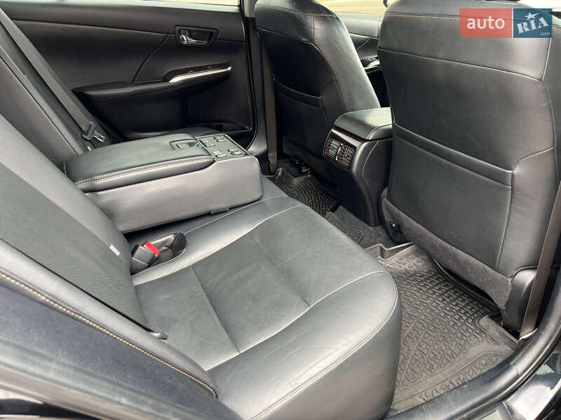 Седан Toyota Camry 2016 в Киеве