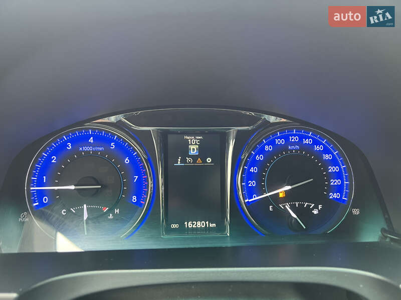 Седан Toyota Camry 2016 в Киеве
