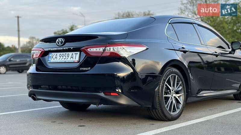 Седан Toyota Camry 2020 в Киеве