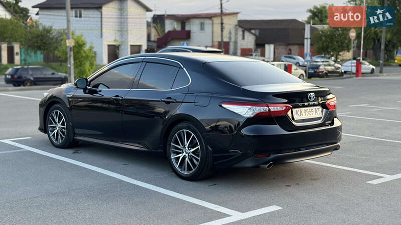 Седан Toyota Camry 2020 в Киеве