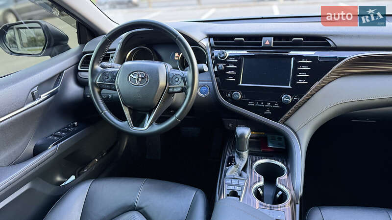 Седан Toyota Camry 2020 в Киеве