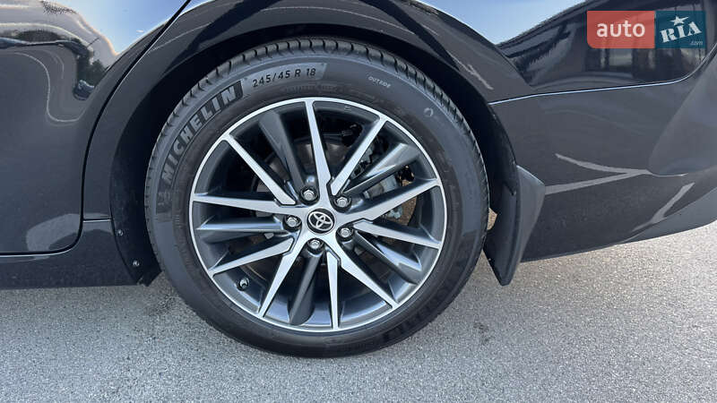 Седан Toyota Camry 2020 в Киеве