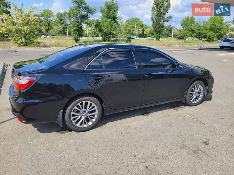 Седан Toyota Camry 2017 в Киеве