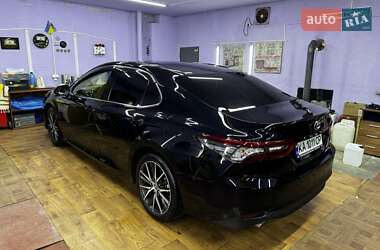 Седан Toyota Camry 2023 в 