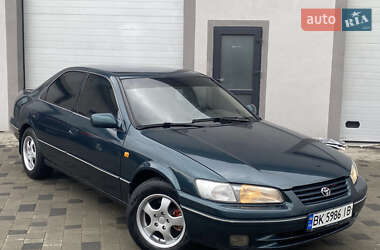 Седан Toyota Camry 1998 в Дрогобичі