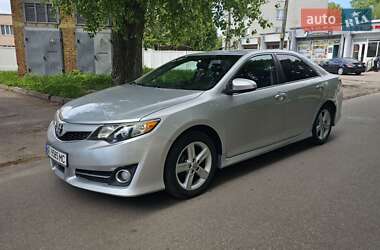 Седан Toyota Camry 2014 в Чернигове
