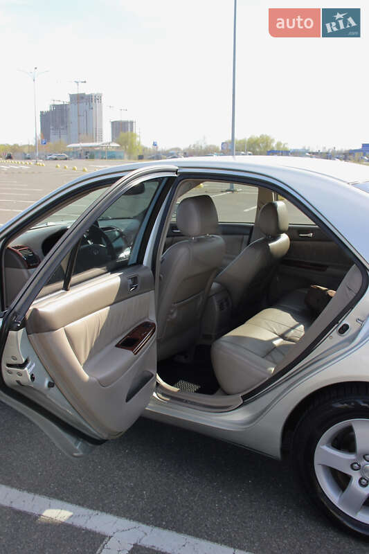 Седан Toyota Camry 2006 в Києві