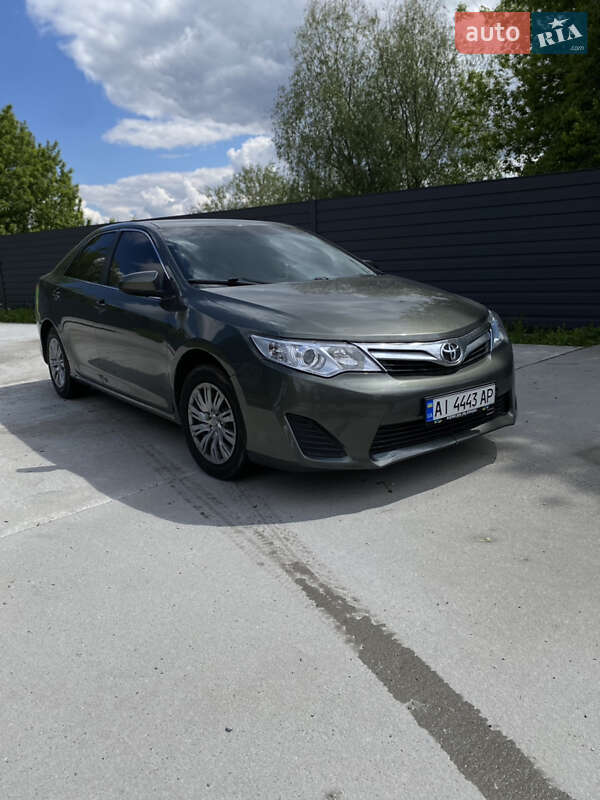 Седан Toyota Camry 2013 в Броварах
