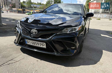 Седан Toyota Camry 2018 в Києві