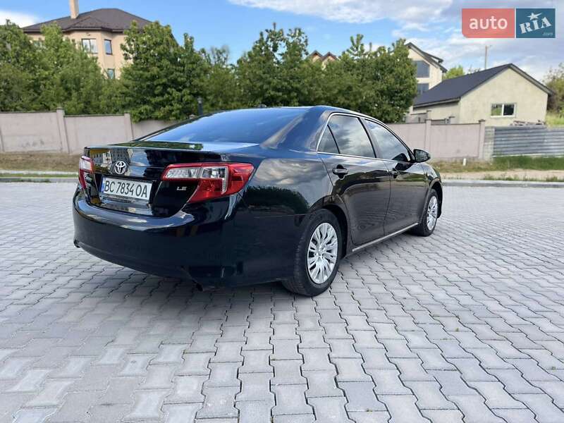 Седан Toyota Camry 2014 в Львове