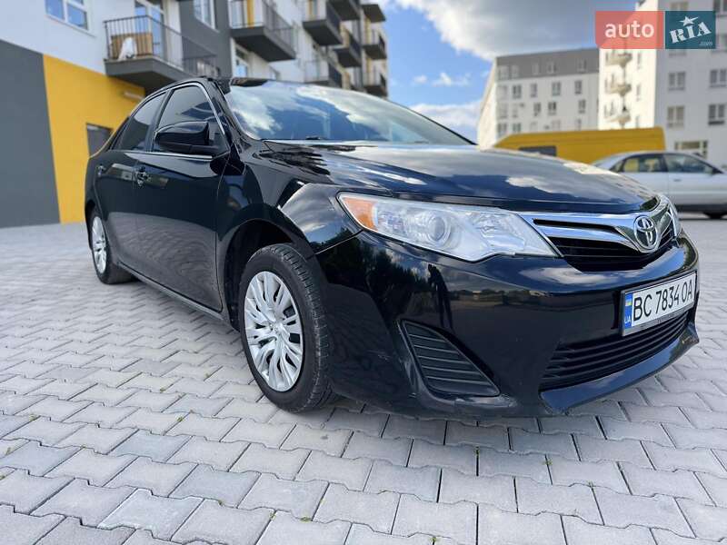 Седан Toyota Camry 2014 в Львове