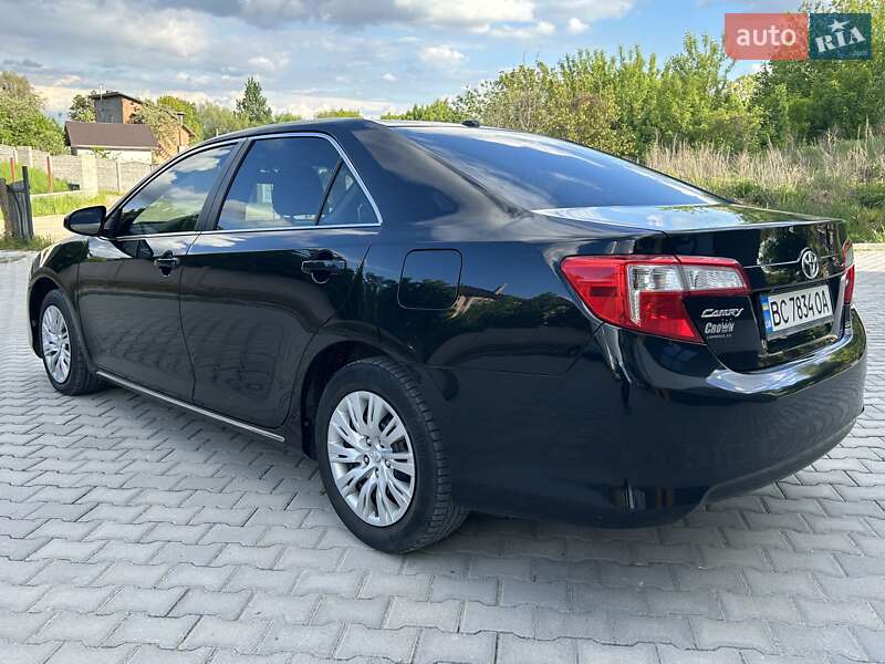 Седан Toyota Camry 2014 в Львове