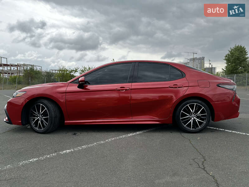 Седан Toyota Camry 2020 в Києві