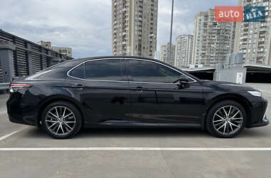 Седан Toyota Camry 2021 в 