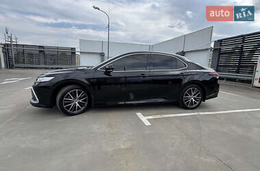 Седан Toyota Camry 2021 в 