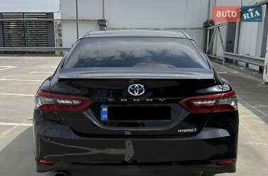 Седан Toyota Camry 2021 в 