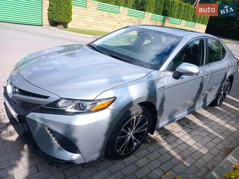 Седан Toyota Camry 2018 в Львове