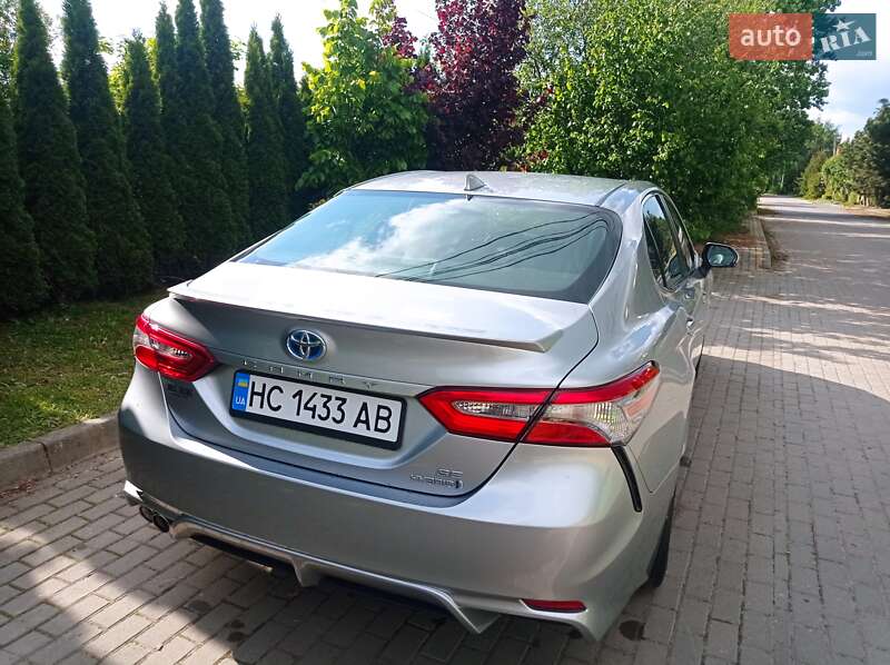 Седан Toyota Camry 2018 в Львове