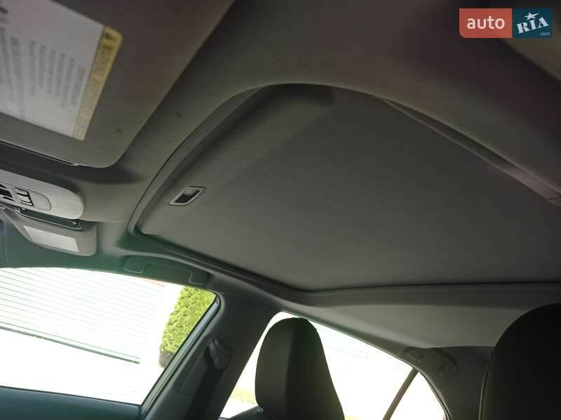 Седан Toyota Camry 2018 в Львове