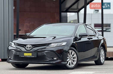 Седан Toyota Camry 2018 в Киеве