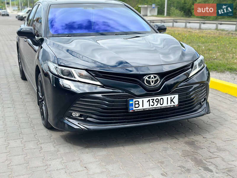 Седан Toyota Camry 2018 в Полтаве