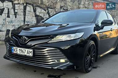 Седан Toyota Camry 2018 в Дніпрі