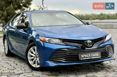 Седан Toyota Camry 2019 в Києві