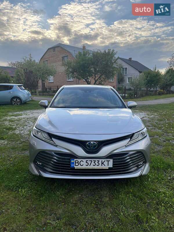 Седан Toyota Camry 2020 в Львове