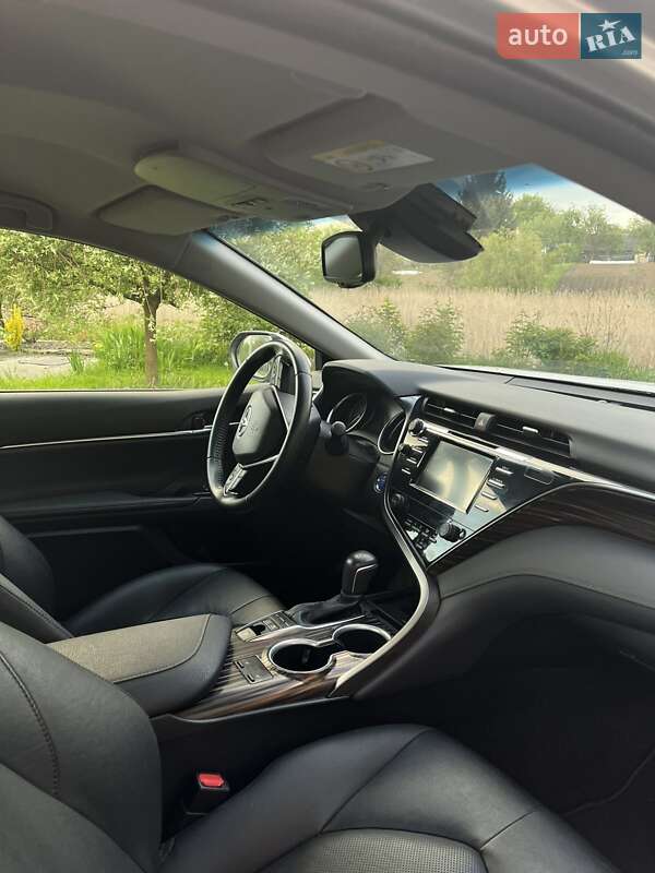 Седан Toyota Camry 2020 в Львове