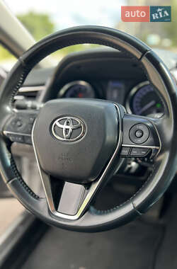 Седан Toyota Camry 2018 в 