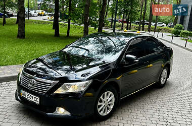 Седан Toyota Camry 2012 в Києві