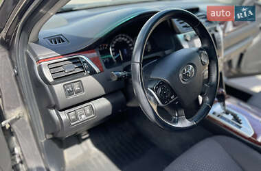 Седан Toyota Camry 2013 в 
