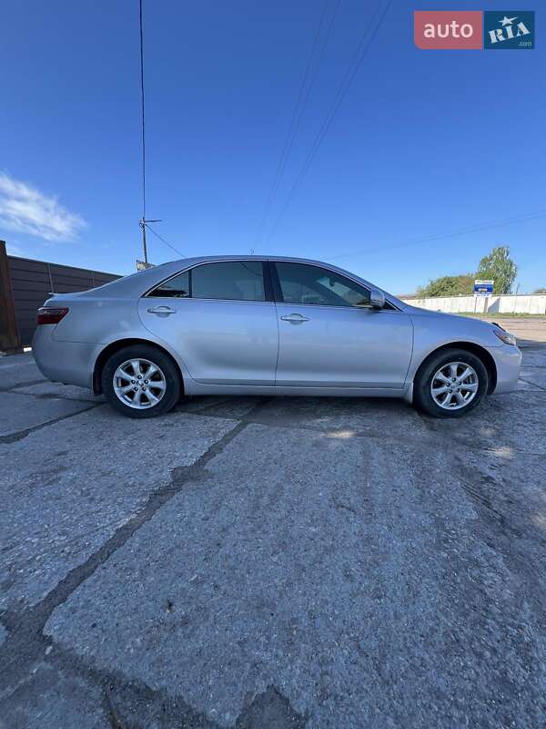 Седан Toyota Camry 2009 в Прилуках