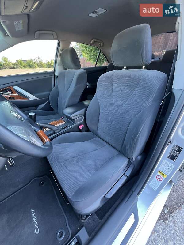 Седан Toyota Camry 2009 в Прилуках