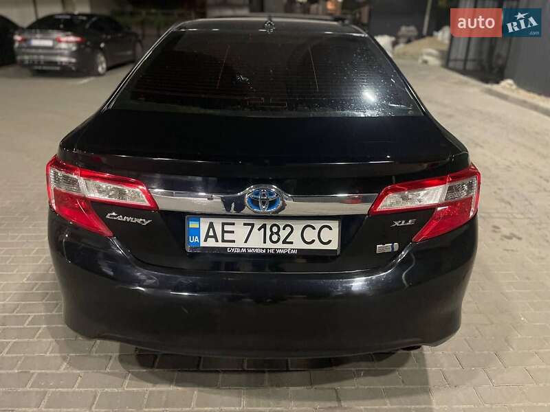 Седан Toyota Camry 2013 в Дніпрі