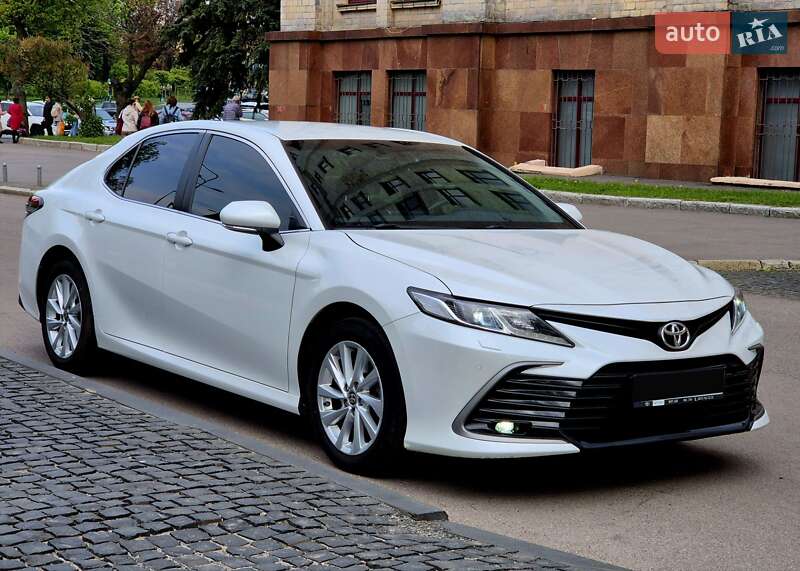 Toyota Camry 2021
