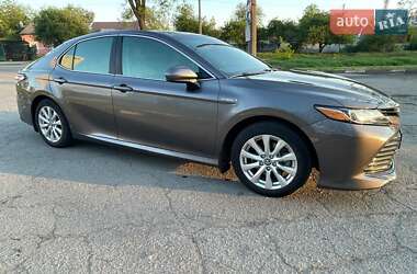 Седан Toyota Camry 2018 в Полтаве